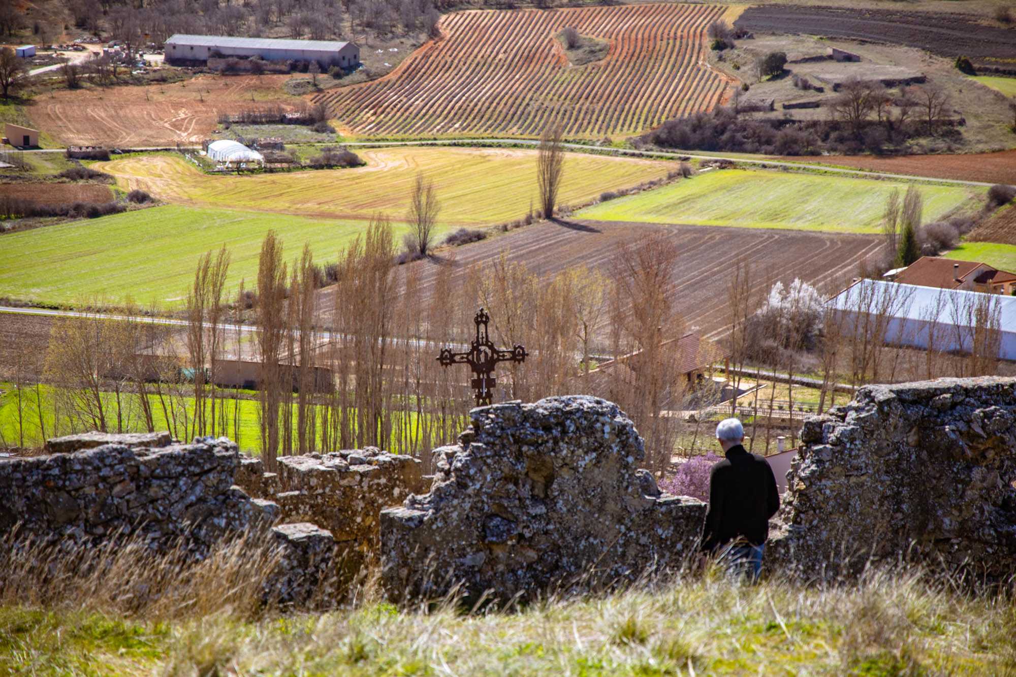 Parapetos construidos por el ejército sublevado en el cerro del Castillo de Abánades.