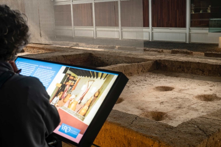 El área de las cocinas y despensas, con huecos para pucheros o tinajas. El área de las cocinas y despensas, con huecos para pucheros o tinajas.