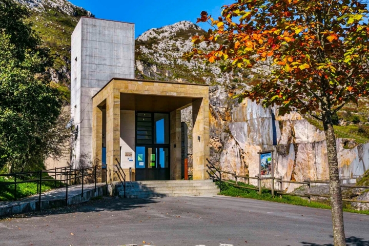 Entrada cueva Pozalagua