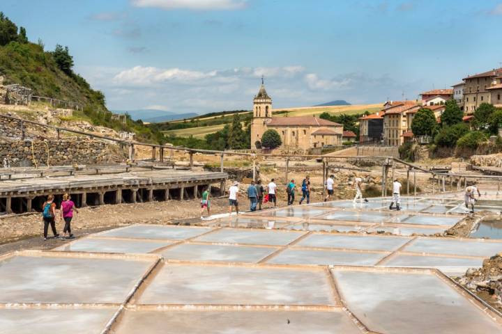 Las Salinas de Añana, a tan solo 30 kilómetros de Vitoria.