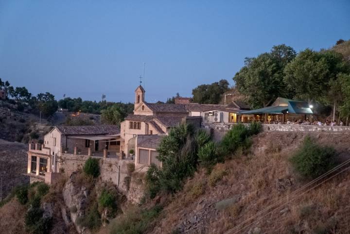 La ermita tiene anexa una terraza también con unas increíbles vistas.