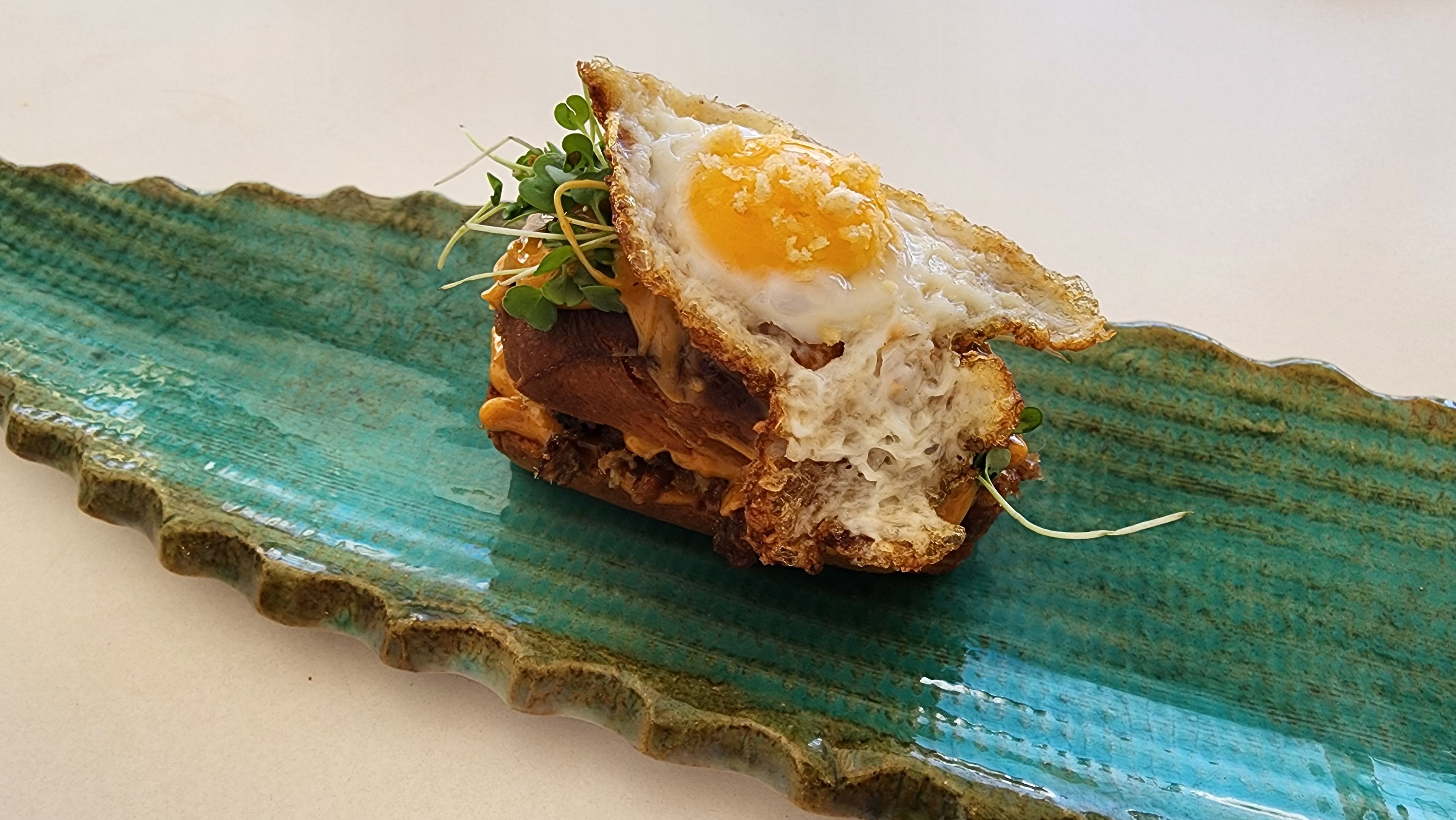 El Pellizco by Rigoberto Almeida